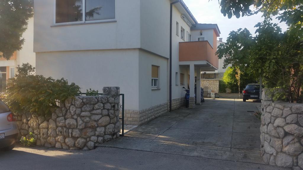 Guest House Tonica Крк Экстерьер фото