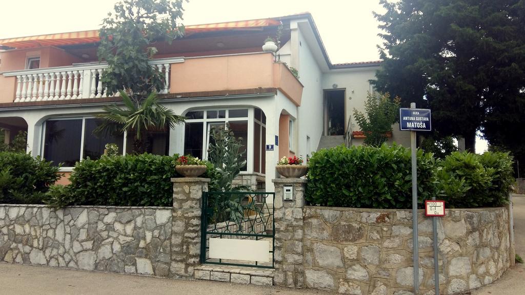 Guest House Tonica Крк Экстерьер фото