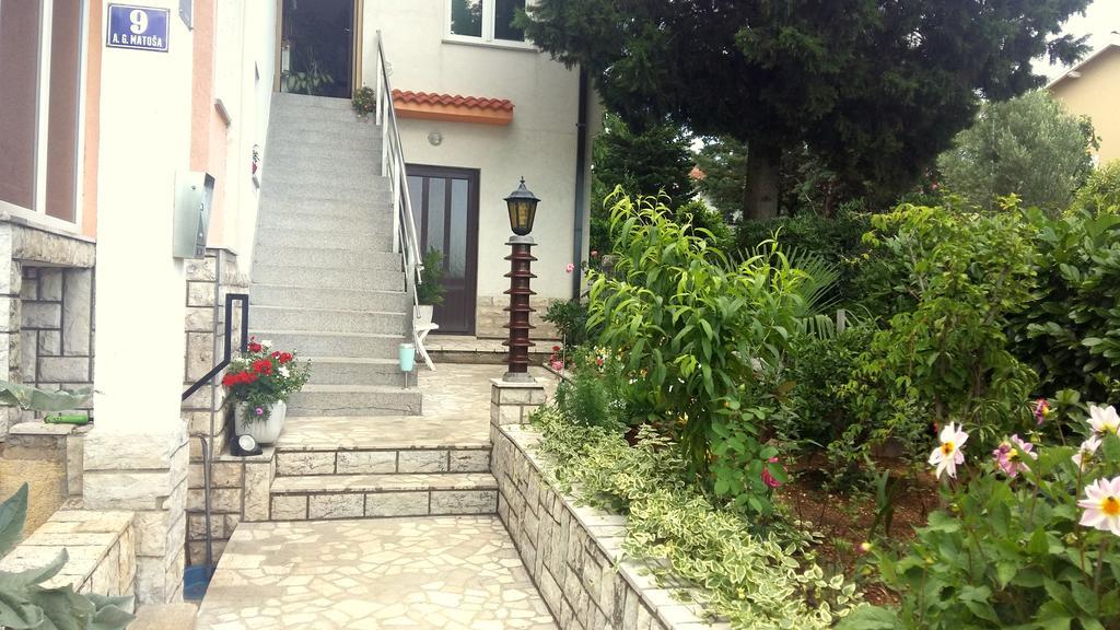 Guest House Tonica Крк Экстерьер фото